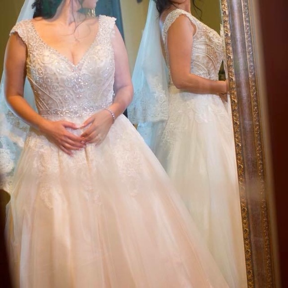 Wedding dress for sale - Picture 3 of 3